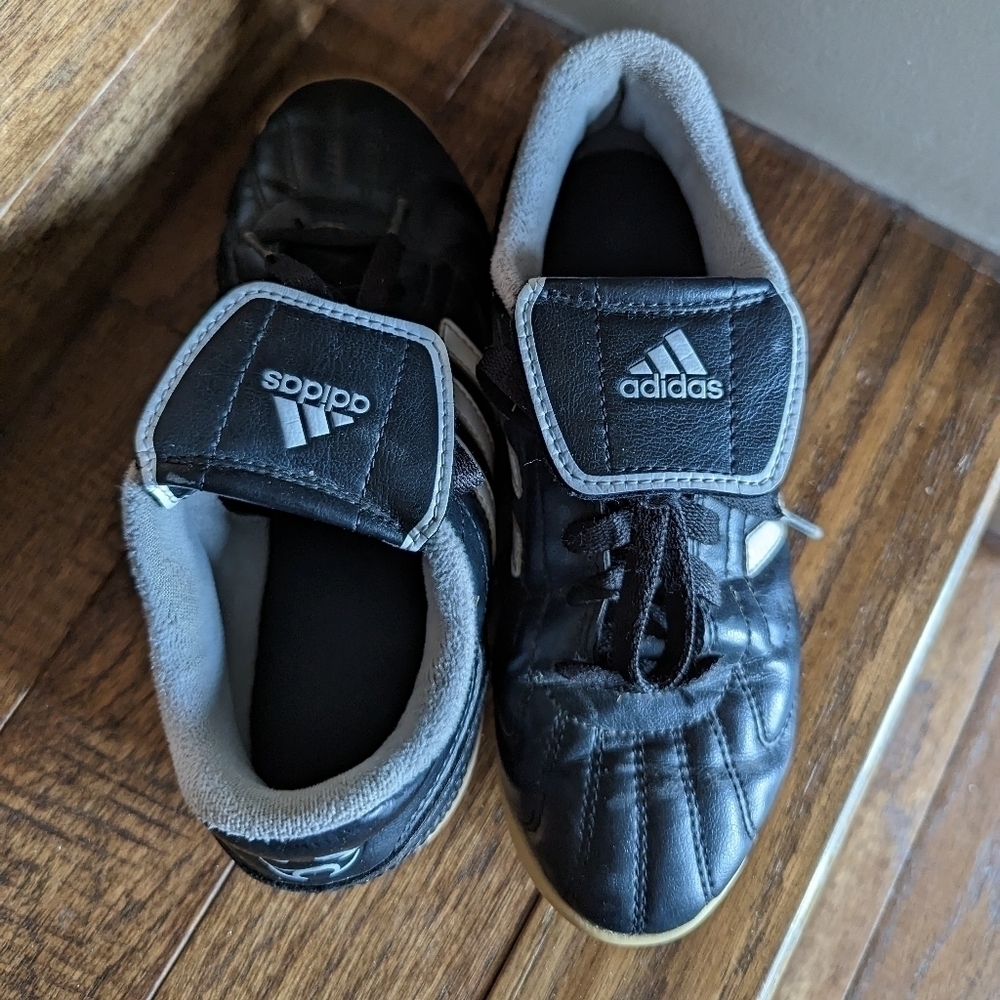 ADIDAS indoor soccer shoes black leather Size 3 - Picture 4 of 8